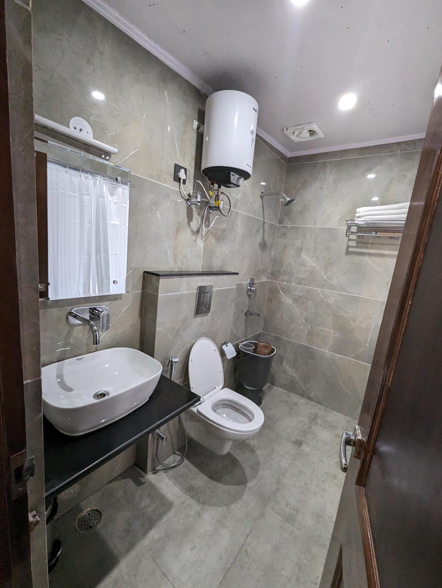 Bed and Breakfast Himalayan Hideaway Шимла Экстерьер фото