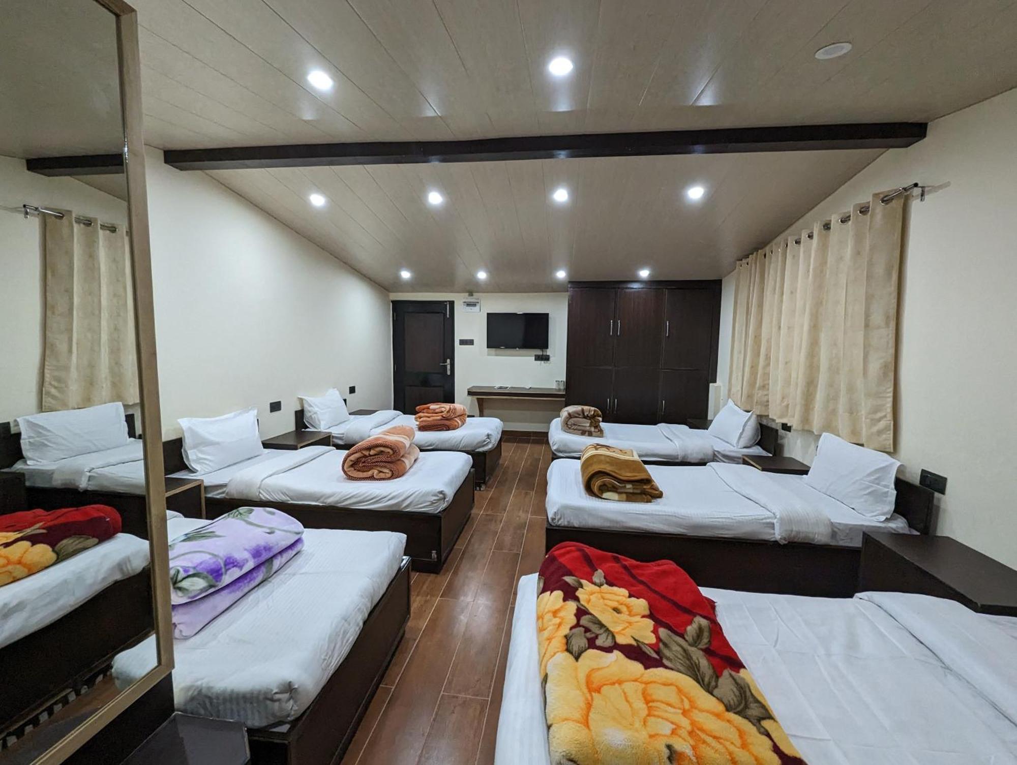 Bed and Breakfast Himalayan Hideaway Шимла Экстерьер фото