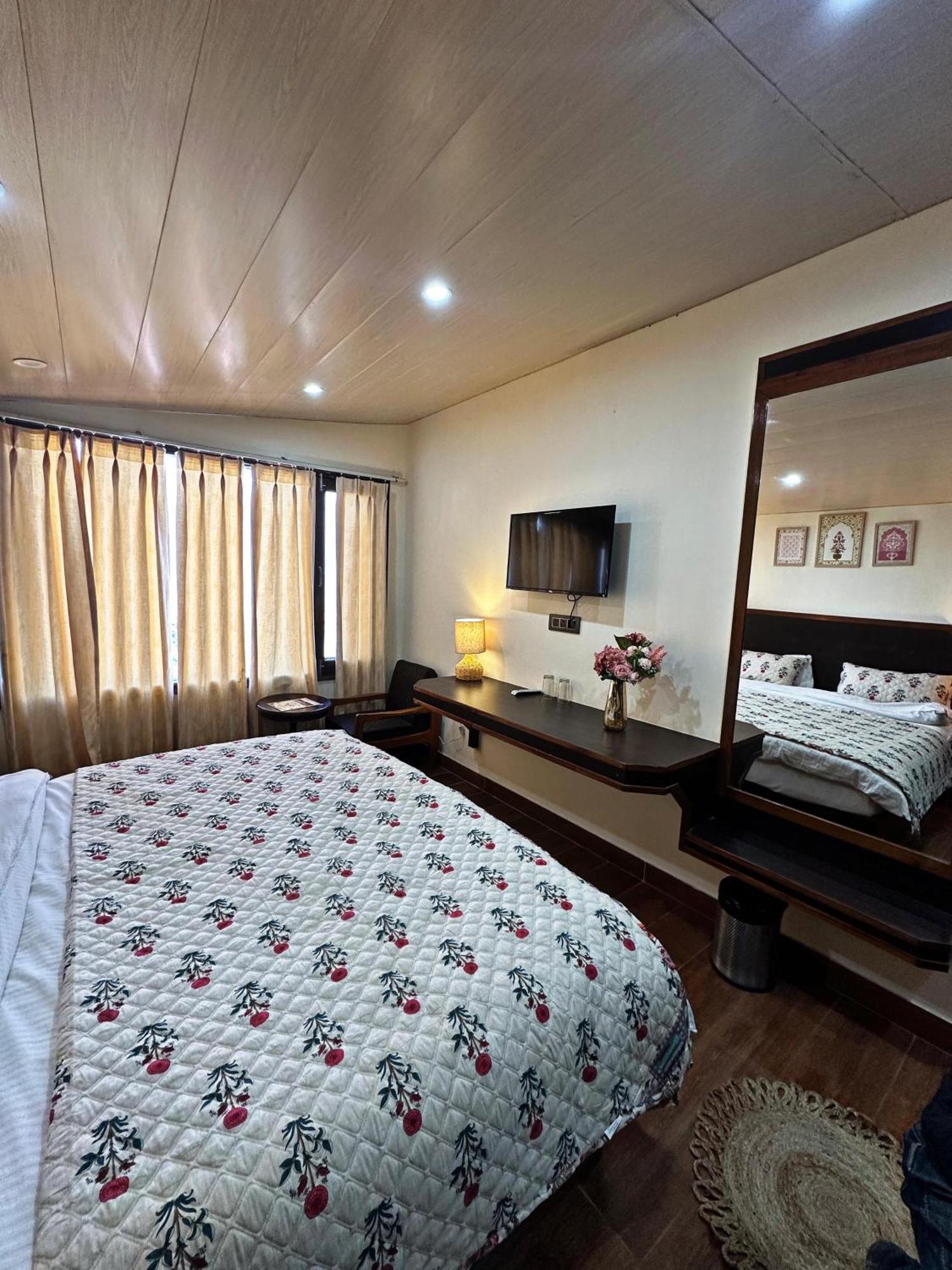 Bed and Breakfast Himalayan Hideaway Шимла Экстерьер фото